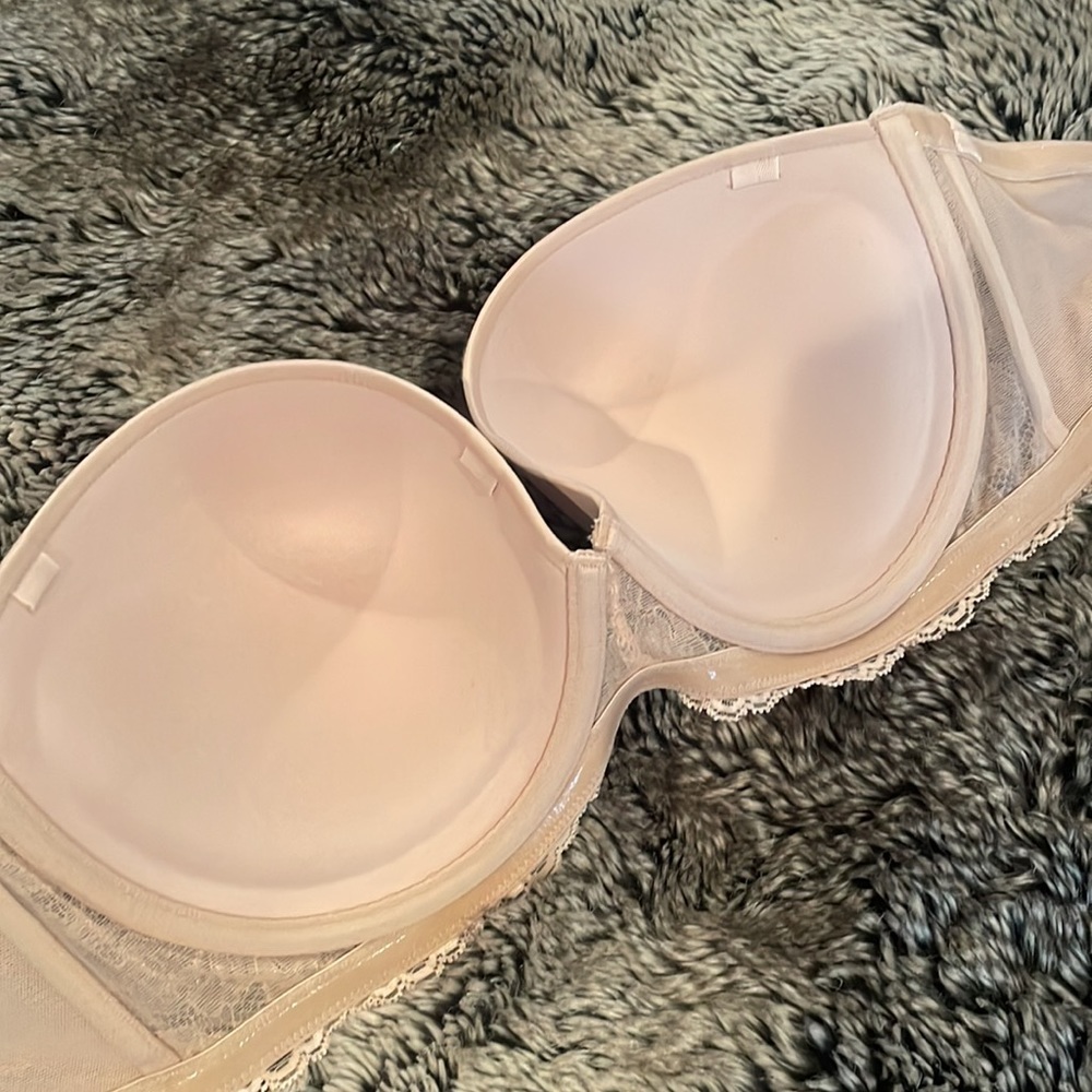 On Gossamer nude strapless bra with lace detail. - Picture 4 of 9